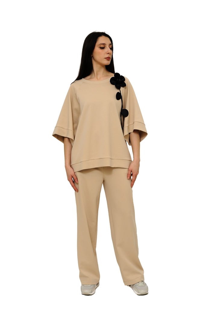 Completo con applicazione fiore